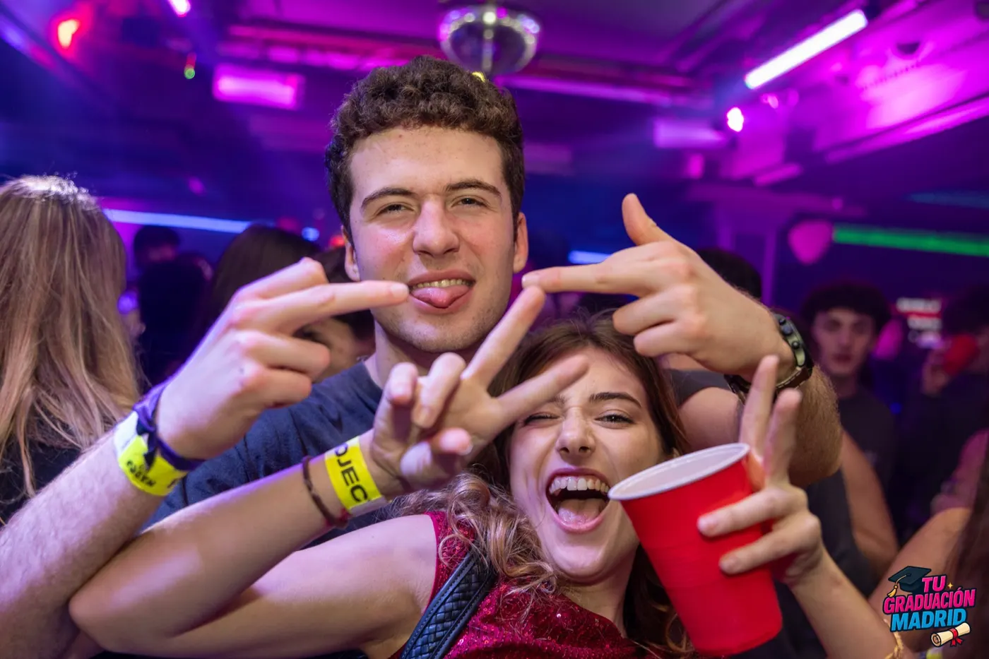 Fiesta de graduación con barra libre y DJ